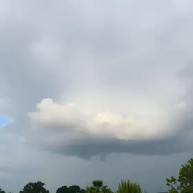 Céu nublado e pancadas rápidas em Americana