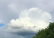 dia nublado Americana