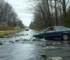 carro cai em córrego em americana