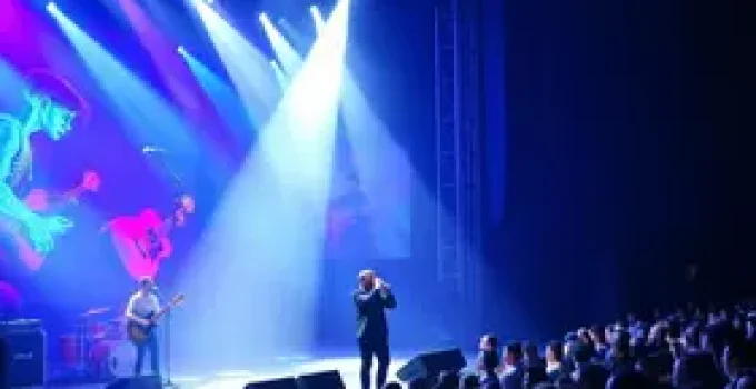 stand-up Renato Albani Americana